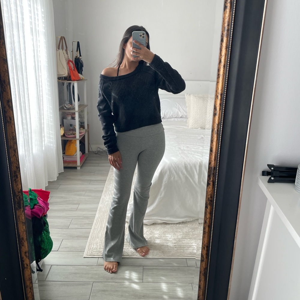 ALO YOGA Knit dark gray sweater